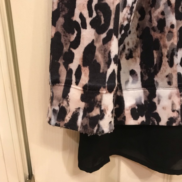 Chico’s Zenergy print top - Picture 3 of 7